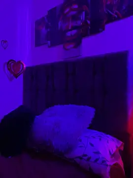 CurvyLolaX webcam