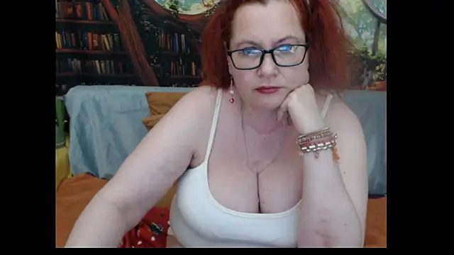PlayfullMature webcam