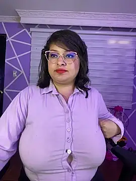 MiiaaJoness webcam