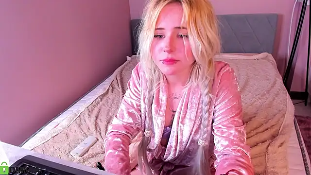 kikipeach webcam