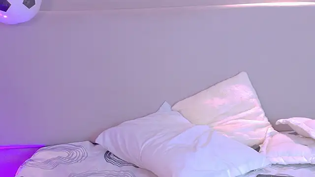 NaomiKlarc