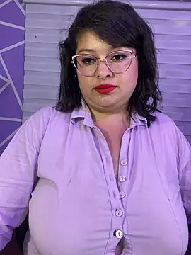 MiiaaJoness webcam