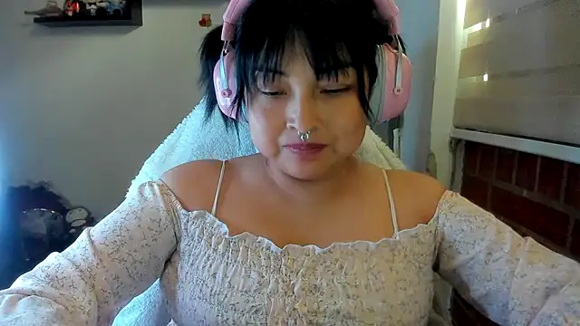 Shaddycute_ live cam on StripChat