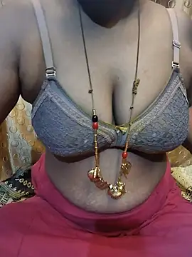 tuttifrutti17 live cam on StripChat