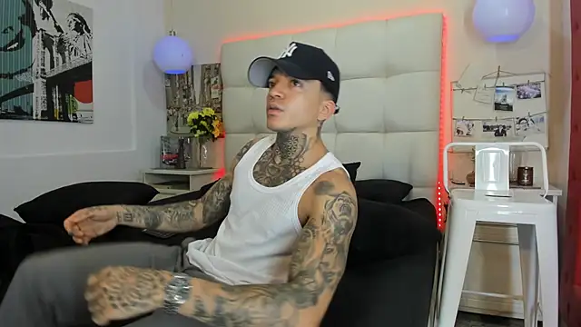 Asthon_Scoth777 live cam on StripChat