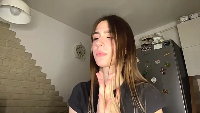 ZaraGuyette live cam on StripChat
