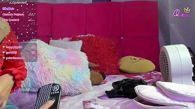 candymills1 live cam on StripChat