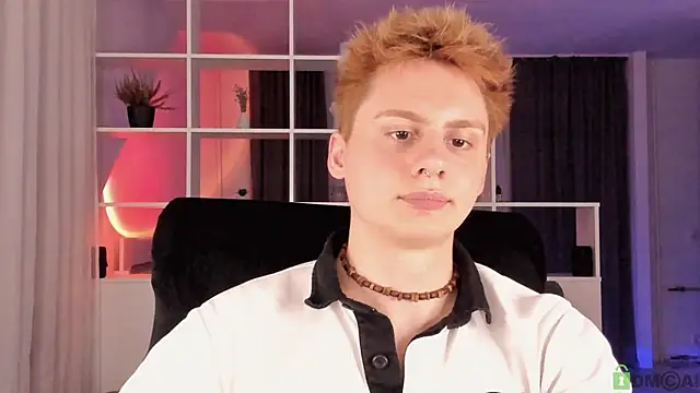 sunnyburn_boy live cam on StripChat