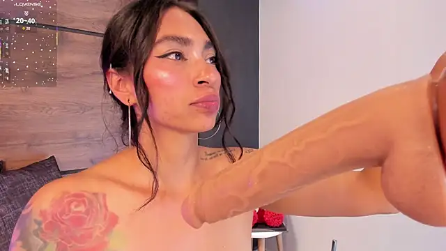 Leamonroe__ webcam