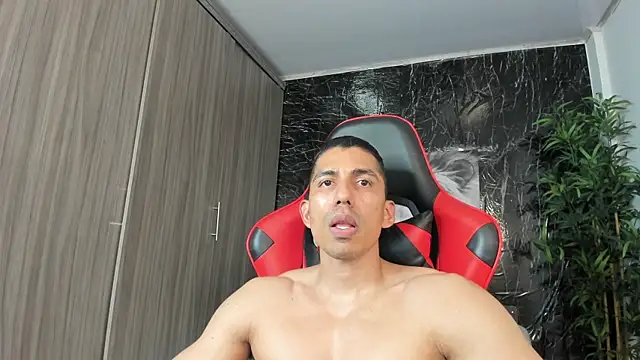 Erik_castle live cam on StripChat