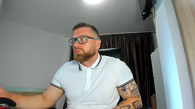 Findom_guy live cam on StripChat