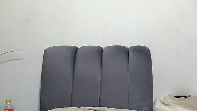 sluttylaura21 webcam