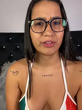 Val12777 live cam on StripChat