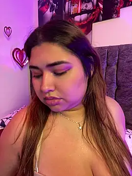 CurvyLolaX webcam
