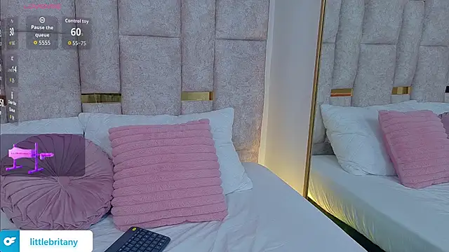 BritanyBlossom live cam on StripChat