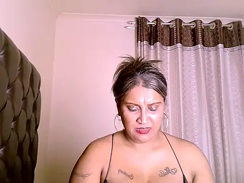 eroticbeauty37 live cam on StripChat