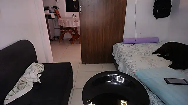 yselahot live cam on StripChat