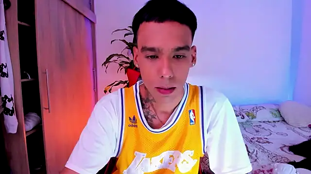Damianwhite live cam on StripChat
