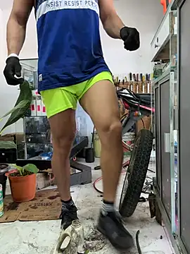 Paul22cm- live cam on StripChat