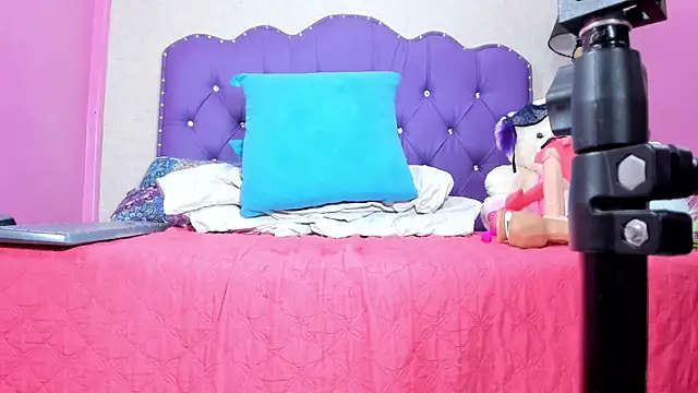 Mara_Summerr live cam on StripChat