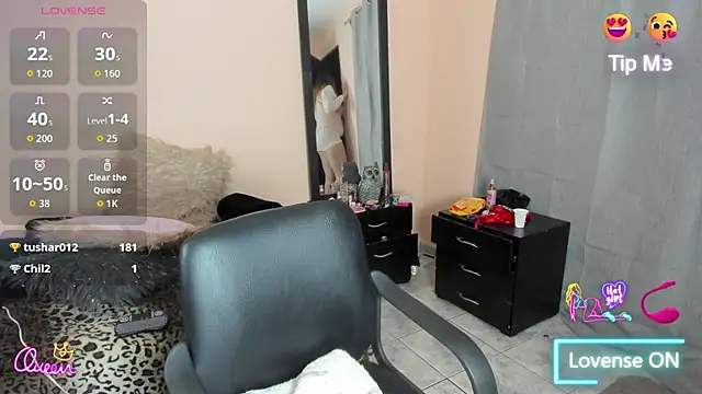 brigitt3 live cam on StripChat