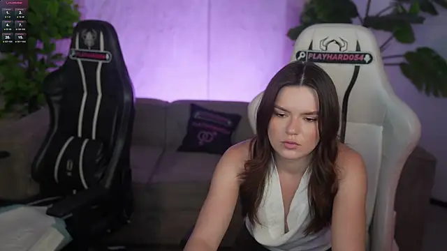 AriaAstra live cam on StripChat