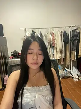 summer-a live cam on StripChat