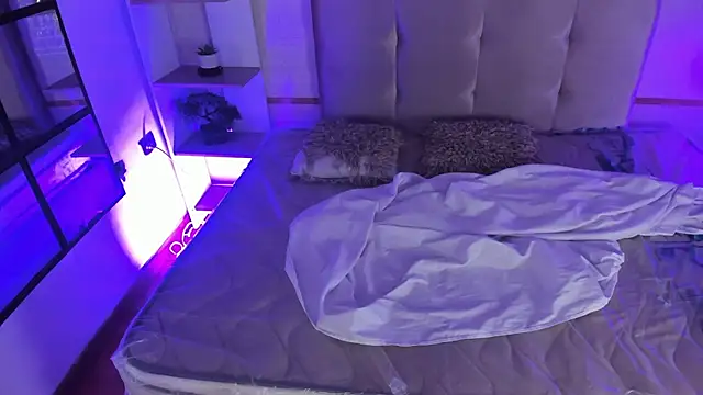 Aura_Sky live cam on StripChat