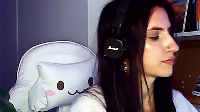 Monica_Cutersseys live cam on StripChat