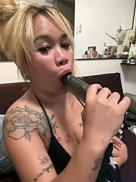 queenmia__ph webcam