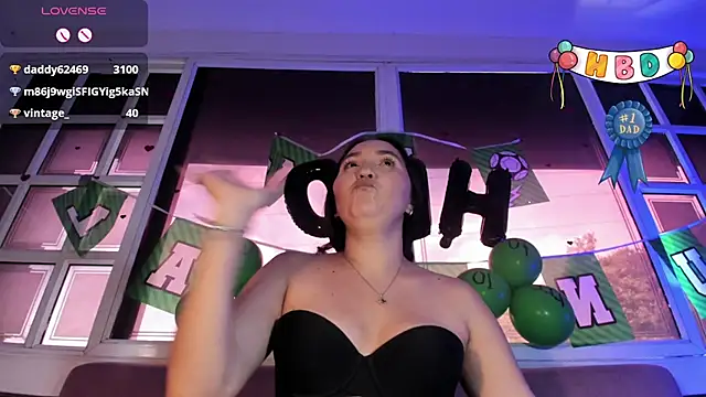 AlissaJoness live cam on StripChat