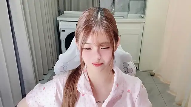 xiaoyugan_cute live cam on StripChat