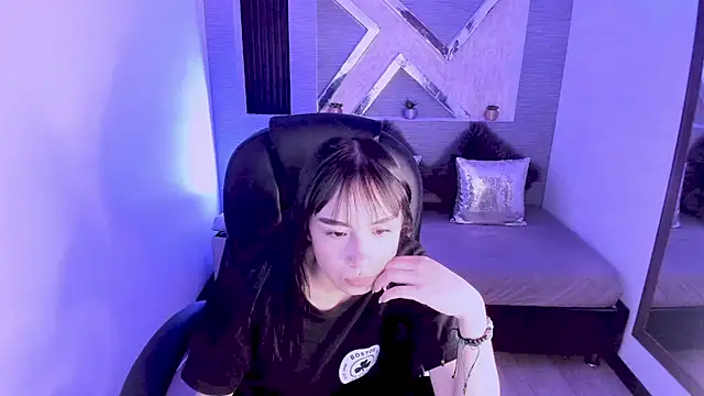 Hanna_Bloomm live cam on StripChat