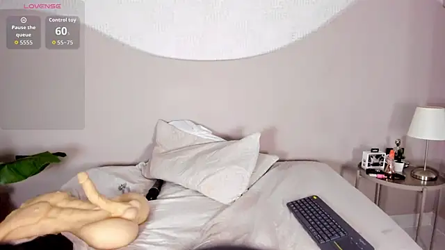 ainaah_ live cam on StripChat