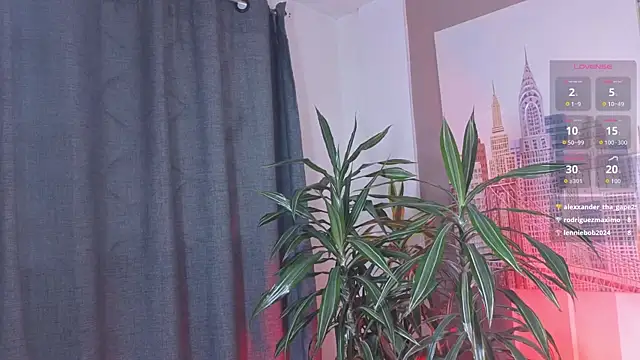 SweetiePie_3 live cam on StripChat