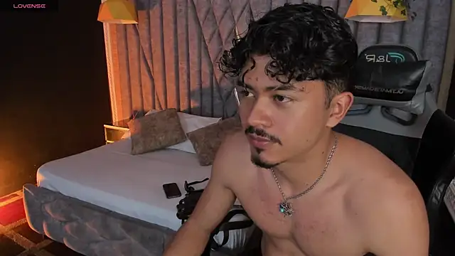 NicolaiKarav live cam on StripChat