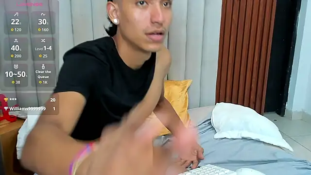 myke_tucker live cam on StripChat