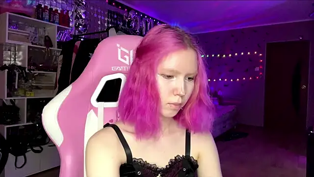 LiaaLuna live cam on StripChat
