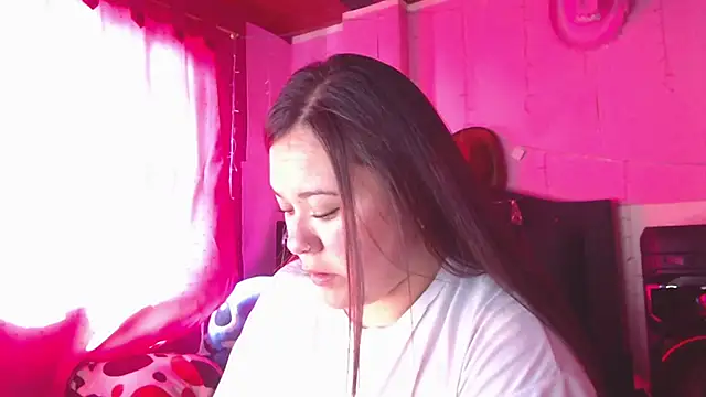 NikkiRous_ webcam
