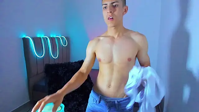 Matiius18 live cam on StripChat