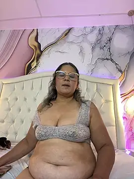 Lucy_Milf_474 webcam