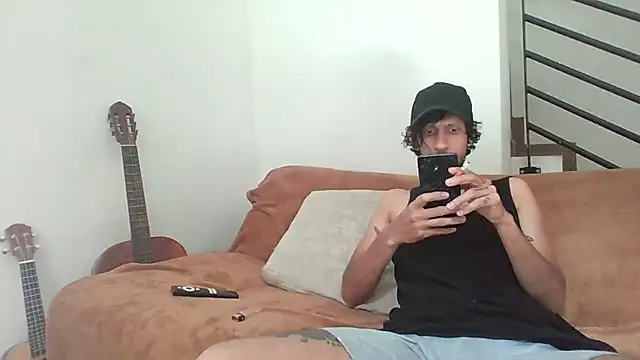 Alejandro92_cali live cam on StripChat