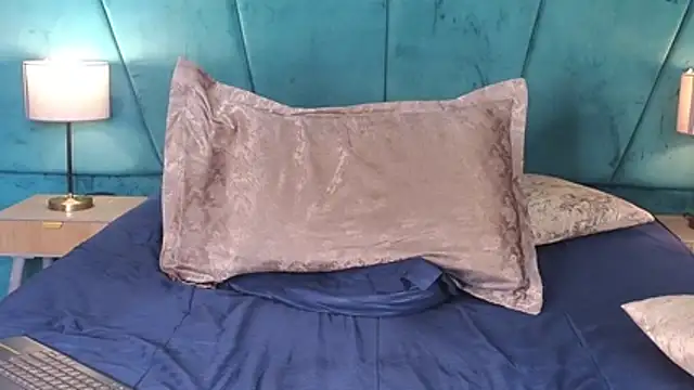 Aaron_Eze webcam