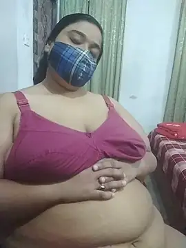momo_loves webcam