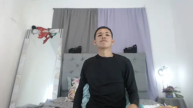 PhillipCox live cam on StripChat