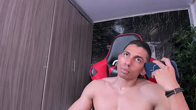 Erik_castle webcam
