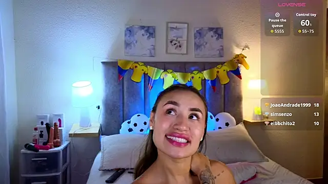 Victoria_Hils webcam