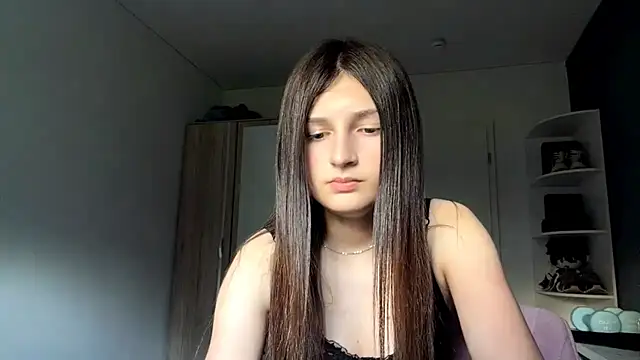 SpanishRooter live cam on StripChat