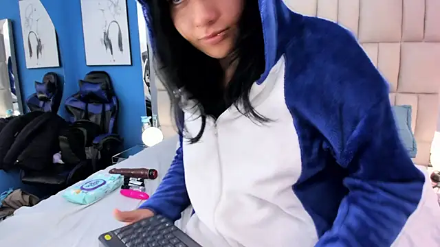 Luna_black19 webcam