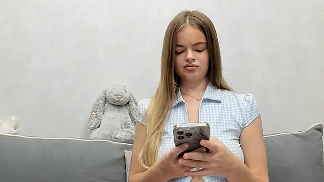 Sarah_keyy live cam on StripChat